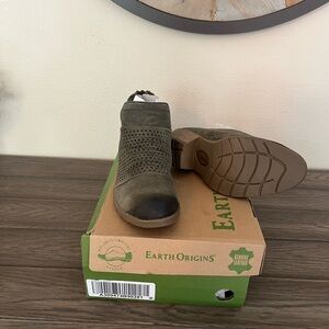 Earth Origins Women's Olive Green Ankle Boots